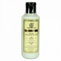 Khadi Cucumber & Aloevera Herbal Cleansing Milk 210ml / Крем-Молочко Очищающее с Огурцом и Алоэвера 210мл: Цвет: https://opt-india.ru/catalog/krem/khadi_cucumber_aloevera_herbal_cleansing_milk_210ml_krem_molochko_ochishchayushchee_s_ogurtsom_i_alo/
Бренд: Khadi Naturals
Khadi Cucumber &amp; Aloevera Herbal Cleansing Milk 210ml / Крем-Молочко Очищающее с Огурцом и Алоэвера 210мл •  Глубоко питает кожу лица, смягчает возрастные изменения кожи. •  Очищающее молочко Огурец и Алоэ-вера - очищающее и увлажняющее средство, которое обеспечит нежное очищение кожи лица, не повреждая ее. Глубоко питает кожу лица, действует как антисептик, смягчает возрастные изменения кожи. Используется также как смягчающее средство после бритья. Алоэ-вера является одним из наиболее популярных ингредиентов увлажняющих кремов для лица и многих других косметических средств. Лечебные свойства алоэ вера обусловлены содержанием в его листьях аллантоина. Также в нем содержится более 100 полезных биологически активных веществ, обладающих увлажняющими, питательными, успокаивающими, восстанавливающими свойствами. •  Экстракт огурца смягчает и успокаивает кожу, насыщает ее влагой и сужает поры. Часто используется в средствах для нормальной или жирной кожи из-за вяжущих свойств. Также экстракт огурца обладает противовоспалительным действием, богат полисахаридами, гликозидами, витаминами, аминокислотами и минералами. •  Очищающее молочко Огурец и Алоэ-вера улучшает эластичность кожи, стимулирует рост новых клеток, избавляет от купероза, смягчает кожу, предотвращает появление морщин и заживляет мелкие повреждения и шрамы. Идеально подходит для зрелой, сухой и чувствительной кожи, тонизирует «уставшую» кожу, сохраняет влагу в клетках кожи. Активные компоненты: Огуречный экстракт, соевое масло, миндальное масло, масло чайного дерева, витамин Е, масло ши, базилик, алое вера, ним. •  Способ применения: Небольшое количество геля вспеньте, нанесите на влажную кожу лица, умойте лицо и смойте водой.