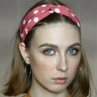 Повязка на голову D1667250780: Цвет: https://fashion-v.ru/magazin/product/povyazka-na-golovu-d1667250780
