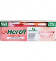 Dabur Herb: Цвет: https://opt-india.ru/catalog/zubnaya_pasta/dabur_herb_l_sensitive_natural_toothpaste_with_toothbrush_150g_ayurvedicheskaya_zubnaya_pasta_dlya_ch/
Бренд: Dabur
Dabur Herb'l Sensitive Natural Toothpaste with Toothbrush 150g / Аюрведическая Зубная Паста для Чувствительной Эмали Натуральная + Зубная Щётка Ср. Жесткости 150г Чувствительные зубы — одна из самых распространенных жалоб, которые слышат стоматологи по всему миру. Дело в том, что из-за нехватки витаминов наши десна несколько ослабляются, что приводит к нежелательному контакту еды и жидкостей с нервами. Именно поэтому, когда мы пьем или едим горячее или холодное, может возникать ноющая боль. И если вы, кушая мороженое, вдруг почувствовали вспышку боли — самое время позаботиться о своем здоровье и купить этот набор "Sensitive" от индийской компании Dabur! Обладательницы и обладатели чувствительных зубов знают не понаслышке о таких проблемах, как невозможность пить или есть определенные продукты: у кого-то возникает реакция на сладкое, кто-то не может пить горячий чай, а кому-то даже мятная жвачка способна принести муки! Чувствительность зубов — весьма опасная проблема, так как может привести к ослаблению зубной эмали и даже выпадению зубов! Чтобы не допустить таких печальных последствий, пользуйтесь этой зубной пастой "Для чувствительных зубов" от индийского бренда Dabur. Фторид калия, содержащийся в этой пасте, снижает гиперчувствительность, вызывающую болезненные ощущения, так что вы быстро заметите улучшение! Способ применения: небольшое количество зубной пасты нанести на зубную щетку. Чистить зубы круговыми движениями, одновременно аккуратно массируя десны. Полость рта ополоснуть небольшим количеством воды, задерживая ее на 20-30 секунд. В комплекте с пастой идет зубная щётка средней жесткости.