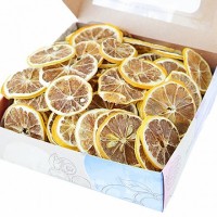 Чипсы фруктовые "Лимон" Pastilab, 120г: Бренд: Pastilab, Россия.
ценность на 100г:
ккал: 215.9
белки: 2,4
жиры: 0.7
углеводы: 50
СОСТАВ: Лимон.
Сушеный лимон удобно использовать каждый день, в чае и напитках он дольше сохраняет цитрусовый вкус, а также его не нужно резать. В коробке 120 г, это 1 кг лимонов, что в свою очередь является запасом витамина С на целых 1 - 2 недели. 
Лимон в ежедневном рационе укрепляет иммунитет, а также оказывает тонизирующий эффект на организм. Наша технология сушки путём выветривания влаги потоками воздуха при t 35-42°C сохраняет насыщенный вкус и полезные свойства лимона. Этот натуральный продукт из свежих лимонов в виде тонких долек без сахара и добавок.