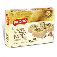 Bikano Soan Papdi-G Desi Ghee 250g / Соан Папди-G Деси Гхе Халва 250г: Цвет: https://opt-india.ru/catalog/vostochnye_sladosti/bikano_soan_papdi_g_desi_ghee_250g_soan_papdi_g_desi_gkhe_khalva_250g/
Бренд: Bikano
Bikano Soan Papdi-G Desi Ghee 250g / Соан Папди-G Деси Гхе Халва 250г Соан Папди-G популярная индийская традиционная сладость, которая вызывает самое искреннее наслаждение. Хрустящая, слоистая сладость растворяется во рту и оставляет приятное послевкусие. Изготавливается сладость из нутовой муки высокого качества. Нутовая мука является кладезем таких полезных компонентов, как цинк, калий, фосфор, клетчатка, углеводы, железо и аминокислоты. Халва не только вкусная, но и полезная.