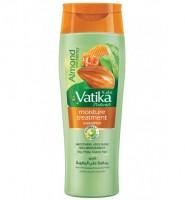 Dabur Vatika Naturals Almond and Honey Moisture Treatment Shampoo 200ml / Шампунь для Волос Увлажняющий Миндаль и Мед 200мл: Цвет: https://opt-india.ru/catalog/shampun/dabur_vatika_naturals_almond_and_honey_moisture_treatment_shampoo_200ml_shampun_dlya_volos_uvlazhnya/
Бренд: Dabur-Vatika
Dabur Vatika Naturals Almond and Honey Moisture Treatment Shampoo 200ml / Шампунь для Волос Увлажняющий Миндаль и Мед 200мл Плохая экология, жесткая вода и частые стрессы приводят к ослаблению волос. Они становятся непослушными и сухими, теряют свой привлекательный внешний вид. Исправить ситуацию поможет регулярное использование шампуня "Dabur Vatika Naturals Moisture Treatment".   Идеально для сухих, вьющихся и жестких волос. Благодаря использованию шампуня волосы становятся гладкими, блестящими и послушными. Шампунь Vatika – удачное сочетание современных знаний косметологии и древних знаний Аюрведы – с использованием натуральных масел, трав и минералов.   В состав шампуня входят экстракты натуральных компонентов: Мед - питает и разглаживает жесткие и вьющиеся волосы. Йогурт - питает и помогает поддерживать необходимый баланс влажности волос и кожи головы. Миндаль - питает и укрепляет, придает шелковистость и блеск. Хна - укрепляет и стимулирует рост волос.  Великолепный обогащенный состав шампуня от известного бренда Ватика, который известен во всем мире, отлично подойдет людям, которые ищут отличные от европейских вариантов, обогащенные составы средств. Ватика прекрасно подойдет людям, которые окрашивают волосы хной, так как ее смывание требует хорошо подобранного питательного состава, и в то же время который будет прекрасно очищать. Также этот товар понравится людям, ищущим средство для ежедневного применения для красоты волос.   Регулярно применяя Vatika Вы сможете восстановить структуру Ваших волос, сделать их пышными, густыми и красивыми.   Способ применения: Шампунь не требует особых правил использования. Однако для усиления эффекта следует тщательно помассировать голову, что обеспечит лучшее действие входящих в состав шампуня компонентов.