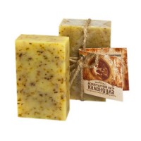 Мыло "Календула", противовоспалительное Kleona: Цвет: https://4fresh.ru/products/kleo0183
СОСТАВ: Омыленная смесь оливкового, миндального, пальмоядрового, кокосового, рапсового масел и масла какао, глицерин, родниковая вода, пальмовый олеин, пчелиный воск, лимонная кислота, масляные экстракты череды, ромашки, календулы, трава череды, цветы ромашки, цветы календулы, эфирные масла жасмина, нероли, эвкалипта и шалфея мускатного, витамин Е.
Серия: Монастырский сбор
Способ применения: Вспеньте мыло с водой. Нанесите пенку на кожу лица, шеи или тела круговыми массирующими движениями. Сполосните кожу теплой водой. Промокните полотенцем.
Высококачественное натуральное мыло ручной работы. Изготовлено из смеси оливкового, миндального, кокосового, пальмоядрового,  рапсового масел и масла какао. Обогащено целебными травами: чередой, ромашкой и календулой. Светло-янтарного  цвета с вкраплениями молотых трав и цветов. 
Имеет прохладный цветочно-травяной аромат. Благодаря тщательно подобранному составу бережно заботится о вашей коже. Хорошо очищает, сохраняя ее естественную увлажненность. Натуральные экстракты лечебных трав смягчают, успокаивают кожу, снимают раздражение, активизируют естественные обменные процессы, восстанавливают жизненные силы, возвращают здоровье и цветущий вид.