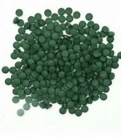Хлорелла 100 гр: Хлорелла - это одноклеточная водоросль насыщенного зеленого цвета. Она содержит высокое количество белка (более 55%), в котором в свою очередь сконцентрированы все 20 аминокислот, в том числе незаменимые (валин, изолейцин, лейцин, лизин, метионин, треонин, триптофан и фенилаланин), полиненасыщенные жирные кислоты, витамины (А, В1, В2, В6, С, К, PP, Е, пантотеновой кислоты, фолиевой кислоты, биотина), а также микро- и макроэлементов: кальция, фосфора, магния, калия, меди, железа, серы, цинка, кобальта и др.Рекомендуется принимать по 2 таблетки 3 раза в день. Подходит для вегетарианцев.