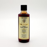 Khadi Honey Almond Hair Cleanser Retains Molsture 210ml / Шампунь для Сохранения Влаги с Мёдом и Миндалем 210мл: Цвет: https://opt-india.ru/catalog/shampun/khadi_honey_almond_hair_cleanser_retains_molsture_210ml_shampun_dlya_sokhraneniya_vlagi_s_myedom_i_m/
Бренд: Khadi Naturals
Khadi Honey Almond Hair Cleanser Retains Molsture 210ml / Шампунь для Сохранения Влаги с Мёдом и Миндалем 210мл •  Травяной шампунь с экстрактом меда и миндальным маслом Кхади подойдет для поврежденных, сухих волос. Шампунь прекрасно увлажняет и смягчает волосы. Миндальное масло дает волосам дополнительное питание. •  Применение: распределите небольшое количество шампуня по коже головы (в корнях волос). Затем распределите пену по всей длине волос. Оставьте на 5-10 минут. Тщательно промойте. Не используйте слишком горячую воду. •  Ключевые компоненты: Мед (Honey), Миндальное масло (Almond oil), aqua, Шикакай (Shikakai), Хна (Henna) •  Не содержит синтетических красителей и консервантов.