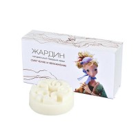 Крем "Жардин" Kleona: Цвет: https://4fresh.ru/products/kleo0164
СОСТАВ: Масло Ши масло манго какаомасло рисовое масло пчелиный воск инфузное масло солодки Glycyrrhza масло шиповника эфирное масло петигрейна Citrus bigaradia L эфирное масло лаванды LavandulaofficinalisChaix эфирное масло шалфея мускатного Salvia officinalis L мацерат ванили Vanilla planifoliaретинола ацетат витамин А токоферола ацетат витамин Е
Способ применения: Позвольте плитке растаять между теплыми ладонями и легкими массажными движениями нанесите масло на чистую увлажненную кожу. Подождите несколько минут пока крем полностью впитается. Избыток удалите сухой салфеткой. Эффект от применения крема увеличится, если сразу после нанесения крема сделать легкий массаж данного участка кожи или вбить крем кончиками пальцев до полного впитывания. Используйте крем 1 раз в сутки. Более частое применение крема может привести к обратному эффекту (появлению сухости).
Твердый крем "Жардин" изготовлен из натуральных растительных и эфирных масел. Оформлен в виде массажной плитки белого цвета с нежным цветочно-ванильным ароматом. Является прекрасным средством для ухода за кожей в любое время года. 
Основным активным компонентом крема является инфузное масло корня солодки, которое восстанавливает и регулирует обменные процессы в клетках, тормозит процессы старения и улучшает естественное увлажнение кожи. Масло солодки обладает хорошей проницаемостью через мембраны клеток и характеризуется мягким фармакологическим действием, отсутствием побочных эффектов и возможностью длительного и безопасного применения. 
Еще одним замечательным свойством корня солодкиявляется его способность усиливать действие других биологически-активных субстанций, входящих в сбор.