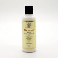 Khadi Sandalwood & Kesar Herbal Moisturizer for Clear Skin 210ml / Лосьон Увлажняющий для Очищения Кожи с Сандаловым Деревом и Шафраном 210мл: Цвет: https://opt-india.ru/catalog/loson_dlya_tela/khadi_sandalwood_kesar_herbal_moisturizer_for_clear_skin_210ml_loson_uvlazhnyayushchiy_dlya_ochishch/
Бренд: Khadi Naturals
Khadi Sandalwood &amp; Kesar Herbal Moisturizer for Clear Skin 210ml / Лосьон Увлажняющий для Очищения Кожи с Сандаловым Деревом и Шафраном 210мл •  Увлажняющий лосьон для всех типов кожи. Лосьон для тела с сандалом, алоэ вера и маслом ростков пшеницы. •  Этот лосьон подходит для всех типов кожи, включая очень чувствительную. В его состав входят растительные экстракты и эфирные масла, которые являются природным источником важных питательных веществ, витаминов и минералов.  •  Содержание таких компонентов как алоэ вера, ним и сандал охлаждают и успокаивают кожу, а масло зародышей пшеницы – восстанавливает и увлажняет ее, шафран омолаживает.  •  Этот лосьон поможет Вашей коже приобрести мягкость, эластичность и привлекательность. •  Применение: После принятия ванны высушить тело мягким полотенцем, нанести лосьон на все тело, втирая его до полного впитывания. Подходит для ежедневного применения. •  Содержание таких компонентов как алоэ вера, ним и сандал охлаждают и успокаивают кожу, а масло зародышей пшеницы – восстанавливает и увлажняет ее, шафран омолаживает. 