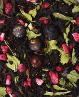 Чай черный "Царский" 100 г: Купаж из классических черных индийских чаев с добавлением кусочков малины, плодов можжевельника, цедра шиповника, лепестки мальвы, чабрец и мята. Содержит пищевые ароматические масла.