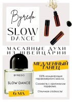 Slow Dance / BYREDO: Есть в наличии

Slow Dance- это аромат для мужчин и женщин, он принадлежит к группе древесно- пряные. Унисекс.
Основные аккорды: амбровый, древесный, бальзамический, ванильный, сладкий, теплый пряный, пудровый, пачулиевый, фиалковый.
Верхние ноты: Опопонакс и Коньяк; средние ноты: Лабданум, Фиалка и Герань; базовые ноты: Ваниль, Пачули и Ладан.
Слоу Дэнс Байредо духи- горьковато-сладкий. Медленный Танец Байредо- хороший, дымный, теплый, спокойный, сладкий, старинный.
Если в Библиотека Байредо больше чувствуется пыльность кожаных переплетов, сухофруктов и шоколадной стружки, то все это хитросплетение нот в Медленном танце (Слоу Данс) усиливается смолистыми настоянными нотами коньяка, оттенками кальяна, и более свежими (пьяными) сухофруктами. Однозначный красавец в холодном пространстве: греет, пьянит, хорош с мехами и кожей, придаёт определенной дороговизны образу. Bibliotheque скромнее, мечтательнее, ленивее, в ней нет азарта и интриги, хотя направления узнаваемы.
Духи женские мужские унисекс туалетная вода— то, без чего ни один образ не будет завершенным. Аромат — самый чувственный и самый харизматичный аксессуар, который на 100% отражает характер обладателя. Парфюм GET PARFUM — флакончик твоего любимого запаха: восточные пряности, нотки сладких фруктов, нежное благоухание цветов, пряная ваниль, терпкий лесной орех и много других волшебных ароматов.
Концентрированная масляная нишевая парфюмерная вода в небольших стеклянных флакончиках по 3 мл. Самые популярные мужские и женские ароматы по мотивам известных брендов: Зеленски Ваниль, Готье Сандал, Диор Жадор, Нина Риччи, Феррагамо Мистериоса, Джо Малон Лайм и Мандарин, Манцера Коко Ваниль, Живанши Ангел и Демон, Монталь Уэдмэйзин, Барберри Лондон, Диор Пойзон Гёл, Байредо Супер Кедр, Гучи Энви и другие.
Из всего многообразия вы найдете подходящий вариант: духи сладкие фруктовые, древесные, цветочные, немного терпкие, освежающие, яркие, спокойные и мягко обволакивающие.
Парфюмерия GET PARFUM не содержит спирта. На 100% состоит из концентрированного парфюмерного масла. Масляные духи с минимальным расходом и отличной стойкостью. Это сладкие духи, стойкие духи, которые в полной мере раскрывают свой неповторимый аромат соприкасаясь с телом.
Масляные духи унисекс — хороший подарок женщинам на 8 Марта, мужчинам — на 23 февраля. Мини perfume будет подходящим презентом на день рождения для ценителей изысканных, дорогих ароматов.