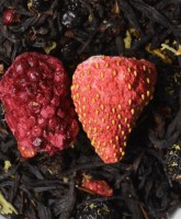 Чай черный "Лесные ягоды" 100 г: Купаж из классических черных индийских чаев с добавленем листа смородины  и земляники, каркаде, сублимированных ягод черники, клубники и ежевики, вишни. Содержит пищевые ароматичесик масла.    