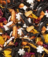 Чай черный "Любимый" 100 г: Состав: Купаж черных классических индийских чаев с добавлением цукатов, кусочки яблока, лепестки розы, календулы. Содержит пищевые ароматические масла