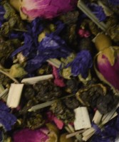 Улун "Радуга" 100 г: Классический Китайский улун с добавлением бутонов роз, кусочки сублимированной малины, цедр апельсина, лемонграсса, мальвы. Содержит пищевые ароматические масла.