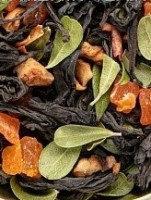 Чай черный "Айва с персиком" 100 г: СОСТАВ: Купаж из классических черных индийских чаев с добавлением кусочков сушеного яблока, цукатов, листьев брусники. Содержит пищевые ароматические масла.Фруктово-цветочная смесь успокаивает нервную систему и восстанавливает эмоциональное равновесие. Вкусный и ароматный напиток идеально подходит для вечернего чаепития.