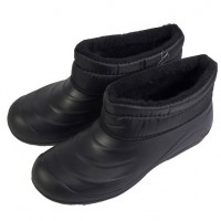Д116 Галоши утепленные черный: Верх обуви изготовлен из водоотталкивающей ткани. Обувь очень хорошо сохраняет тепло, обладает достаточной воздухопроницаемостью, комфортностью, создает надежный барьер проникновению холода. Данная модель имеет удобную колодку. Материал EVA Du – Care это: • необычайно легкий • теплый • морозостойкий • устойчивый к скольжению • зимний полимер с микросферами • сохраняет форму Для ощущения еще большего тепла и мягкости галоша производится с вкладным притачным меховым чулком. Эта обувь удобна в носке, так как нога свободно входит и выходит, не создавая неудобств.