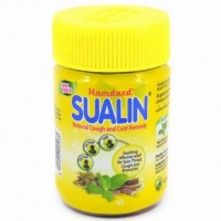 Таблетки от боли в горле Sualin: «Суалин» – это также эффективное отхаркивающее средство, которое помогает избавиться от хрипоты в голосе и способствует смягчению напряжения голосовых связок.

«Суалин» - природное антисептическое средство для горла и полости рта. За счёт высокого содержания полезных трав таблетки оказывают антибактериальное и противовоспалительное действие. Уникальное сочетание натуральных компонентов смягчает неприятные ощущения в горле и способствует облегчению дыхания.  «Суалин» – это также эффективное отхаркивающее средство, которое помогает избавиться от хрипоты в голосе и способствует смягчению напряжения голосовых связок.  Показания к применению: ангина, кашель, простуда, бронхит, астма, коклюш и другие заболевания бронхо-легочной системы. Препарат удаляет излишнюю слизь из легких и носовых ходов, снимает раздражение в дыхательном тракте, обеспечивает хорошее выделение бронхо-легочной слизи, обладает хорошей антисептической активностью. Обладая приятным запахом и сладковато-пряным вкусом, Суалин приносит быстрое облегчение и обеспечивает нейтрализацию очага кашля, не оказывая при этом побочных тормозящих эффектов. Данное средство также улучшает иммунную систему организма, борясь с первопричиной заболевания. Травы, входящие в состав Суалина, способствуют уничтожению патогенных микробов в дыхательном тракте, нейтрализуют порывы кашля, разрушают раздражающие частицы, облегчая глотание, действуют в качестве успокаивающего фарингального средства, снимают раздражение. Таким образом, Суалин является прекрасно сбалансированным препаратом, эффективным при лечении многих острых и хронических заболеваний бронхо-легочной системы, в частности ангины, астмы и бронхита. Обладая приятным запахом и сладковато-пряным вкусом, препарат приносит быстрое облегчение и обеспечивает нейтрализацию очага кашля, не оказывая при этом побочных тормозящих эффектов. Входящие в состав травы способствуют уничтожению патогенных микробов в дыхательном тракте. Простуда, кашель, бронхит. Состав: Солодка - Glycyrrhiza glabra 30.00 мг. Юстиция сосудистая - Adhatoda vasica 20.00 мг. Туласи (Базилик священный) - Ocimum sanctum 20.00 мг. Мята - Mentha arvensis 2.27 мг. Анис - Pimpinella anisum (масло) 2.27 мл. Эвкалипт - Eucalyptus citriodora (масло) 0.90 мл. Корица - Cinnamomum zeylanicum (масло) 0.45 мл. Перец кубеба - Piper cubeba (масло) 0.45 мл. Показания: простуда, кашель, бронхит  Суалин является эффективным средством при гриппе,  тонзиллите, ангине, застоях в лёгких и верхних дыхательных путях.