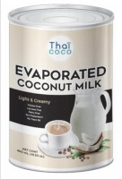 Концентрированное Кокосовое Молоко 400 гр Evaporated COCONUT MILK, Thai Coco: Не содержит глютен, лактозу, молочные продукты, трансжиры.

Молоко обладает нежным вкусом и фантастическим кокосовым ароматом. Можно использовать в качестве топпинга к разным блюдам, добавлять в ваши любимые десерты и горячие или холодные напитки. Кокос восстанавливает силы, укрепляет иммунитет, улучшает зрение, обладает антимикробным и противовоспалительным действием. В кокосах содержатся витамины В1, В2, В5, С, белки, углеводы, жиры, сахара, микроэлементы и клетчатка. Продукт обладает густой консистенцией. Не содержит глютен, лактозу, молочные продукты, трансжиры. После вскрытия хранить в холодильнике. Состав: экстракт кокоса, карбоксиметилцеллюлоза натрия (Е466), гуаровая камедь (Е412), эфиры сахарозы (Е473), ароматизатор «Сливки», вода.   Страна производства: Тайланд