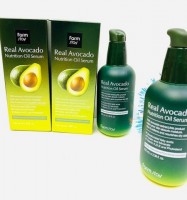 FarmStay Real Avocado Nutrition Oil Serum Питательная сыворотка с маслом авокадо: Питательная сыворотка с маслом авокадо

Питательная сыворотка с маслом авокадо предотвращает возникновение сухости и обеспечивает профилактику раннего старения. Насыщая кожу влагой, сыворотка препятствует появлению морщинок, быстро залегающих на пересушенной коже. При нанесении на лицо сыворотка мгновенно устраняет дискомфортные ощущения, проявляющиеся в виде стянутости, зуда и покраснения кожи.  Основной состав:  Масло авокадо содержит насыщенные и ненасыщенные жирные кислоты которые смягчают огрубевшую, шероховатую кожу, делают её гладкой. Жирные кислоты образуют на поверхности лица гидрофильную плёнку, способствуя сохранению влаги и препятствуя её испарению. Создаёт эффект наполненной, напитанной кожи.  Зелёный чай в составе тонизирует уставшую кожу, улучшает цвет лица и возвращает здоровое сияние. Вытяжка из листьев зелёного чая содержит катехины и полифенолы, которые обладают антиоксидантным потенциалом и оберегают коллагеновые волокна от повреждения свободными радикалами. Антиоксиданты предупреждают преждевременное увядание, потерю тонуса и упругости.  Подходит: Для всех типов кожи, в особенности сухой и обезвоженной.  Способ применения:  Нанести достаточное количество сыворотки на предварительно очищенную, тонизированную кожу, аккуратно распределить по поверхности лица массирующими движениями. Дать впитаться. Затем нанести эмульсию, крем или ночную маску.