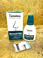 Бресол-НС, капли-спрей для носа (10 мл), Bresol-NS: Цвет: 73
Устраняет заложенность носа, вызванную аллергией или инфекциями верхних дыхательных путей

Бресол-НС (Bresol-NS) - натуральный раствор в удобном формате спрея, обладающий антимикробным, противовоспалительным и антисептическим свойствами. Устраняет заложенность носа, вызванную аллергией или инфекциями верхних дыхательных путей, устраняет сухость слизистой оболочки носа, способствует выведению слизи. Помогает при простуде и аллергических проявлениях. Спрей усиливает естественную защиту слизистой носа. Не вызывает привыкания, не содержит искусственных ароматизаторов и красителей. Основная информация: натуральный продукт устраняет заложенность носа устраняет сухость слизистой оболочки носа способствует выведению слизи Показания к применению: простуда аллергия заложенность носа раздражение слизистой насморк (аллергический и инфекционный) Противопоказания:  индивидуальная непереносимость отдельных компонентов Активнодействующие компоненты: Яштимадху (Yashtimadhu / Glycyrrhiza Gabra) - помогает при воспалительных заболеваниях верхних дыхательных путей, стимулирует выведение слизи, облегчает дыхание. Плектрантус ароматный (Parnayavani / Coleus Aromaticus) - обладает отхаркивающим свойством, способствует выведению слизи, оказывает противовоспалительное действие. Форма применения: Можно использовать как капли или как спрей. Инструкция по применению: Закапать по 2-3 капли в каждую ноздрю по 3-4 раза в день. Состав: Каждый 1 мл содержит: Яштимадху (Yashtimadhu / Glycyrrhiza Gabra) - 0,25 мг, Плектрантус ароматный (Parnayavani / Coleus Aromaticus) - 0,1 мг, Масло эвкалипта (Tailaparna / Eucalyptus Globulus) - 0,075 мг Вспомогательные вещества: Бензалкониум хлорид (Benzalkonium Chloride), Бензил алкоголь (Benzil Alcohol), Натрия хлорид (Sodium Chloride) - 0,65%. Условия хранения: Хранить в сухом прохладном, недоступном для света месте. Плотно закрывать крышку после использования. 