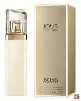 Boss Jour Pour Femme 75 мл: Цвет: h631w
Дом Hugo Boss представил женский аромат Boss Nuit Pour Femme в 2012 году. Весной 2013 на рынок выходит новое, 'дневное', издание Boss Jour Pour Femme, по характеру и оформлению контрастирующее с прошлогодней 'ночной' версией. Облаченный в молочно-белый флакон, новый аромат Boss Jour Pour Femme будет доступен эксклюзивно в аэропорту Хитроу (World Duty Free Group).
Boss Jour Pour Femme был создан, чтобы показать три лица женщины: вдохновение, самообладание и легкость. Аромат описывается как красивое сочетание белых цветов с игристыми и прохладными цитрусовыми аккордами. Свежие верхние ноты представлены комбинацией лайма и цветов грейпфрута. Они отражают легкость и подобны первым лучам утреннего солнца, которые ассоциируются с ожиданием чего-то хорошего. Вдохновение дарит богатый букет женственных белых цветов - фрезии, ландыша и жимолости - в сердце композиции. Самообладание передано с помощью более сильной и мужественной базы, включающей аккорды белой березы и сливочной амбры.