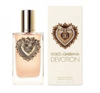Dolce&Gabbana Devotion (L) 100ml edp: 94402	Dolce&Gabbana Devotion (L) 100ml edp	55,08

Верхние ноты - цукаты цитрусовых фруктов
Ноты сердца - цветок апельсина
Базовые ноты - ваниль

Парфюмерная вода Devotion от DOLCE&GABBANА – это восхитительный яркий гурманский аромат, чувственное путешествие, которое напоминает о самых благородных ценностях жизни. Это ода благодарности, щедрости, преданности и чистой любви. Уникальная эссенция, заключённая во флакон, украшенный Священным Сердцем – знаменитым символом веры и итальянского наследия. Аромат создан именитым мастером-парфюмером Оливье Креспом эксклюзивно для DOLCE&GABBANA.

Парфюмерную композицию отличает изысканный контраст ярких верхних нот и чувственного шлейфа. Аромат раскрывается манящими гурманскими нотами цукатов цитрусовых фруктов. В «сердце» ярко расцветает сияющая свежесть цветка апельсина. Теплая чувственная ваниль в «шлейфе» завораживает сладким изысканным звучанием.
Знаменитая певица Кэти Перри стала лицом нового аромата Devotion от DOLCE&GABBANА и приглашает вас окунуться в атмосферу отдыха на морском побережье Италии в новой рекламной кампании.