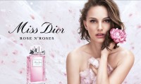 Dior Miss Dior Rose N: 63758 Dior Miss Dior Rose N'Rose (L)  test 100ml edt	72,36

Свежий вихрь разноцветных лепестков, бодрящая энергия цитрусовых нот. В сердце Miss Dior Rose N'Roses - вихрь пряных нот Грасской Розы. Её роскошные бутоны распускаются в мае на полях Грасса, принадлежащих эксклюзивным партнерам Дома Dior. Сборщицы урожая аккуратно срывают эти удивительные цветы, чтобы сохранить их качества.

верхние ноты
абсолю и эссенции грасской розы, розы дамасцены
средние ноты
итальянский мандарин, бергамот и эссенция герани
базовые ноты
аккорд белого мускуса
