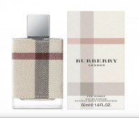 Burberry London (L) test 100ml edp: 14097 Burberry London (L) test 100ml edp 34,88

Цветочно-цитрусовый аромат открывается верхними нотами. Их летучесть позволяет лишь на некоторое время насладиться легкими полутонами сладкого танжерина, пряной жимолости и благоухающей розы. Восхитив своими запахами, они уступают место нотам «сердца» - более насыщенным и устойчивым.

Аккорды середины парфюмерной пирамиды звучат оттенками жасмина, тиаре, клементина и пиона. В них свежесть сочетается с терпкостью, настойчивой и обволакивающей. Ноты сердца полностью раскрываются уже через несколько минут после нанесения спрея на тело.

Шлейфовые аккорды лежат в основе парфюмерной композиции. Они звучат настойчивыми оттенками пачули, мускуса и сандала - густыми и пряными. Нежно окутывая, аромат оставляет за собой заметный след благодаря стойкости составляющих компонентов.

Верхние ноты
танжерин, жимолость, роза
Ноты сердца
жасмин, тиаре, клементин, пион
Базовые ноты
пачули, мускус, сандал