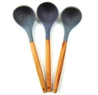 Половник силиконовый с деревянной ручкой цвет: серый 20 см.1 шт.: Цвет: http://www.cena-optom.ru/product/30088/
