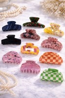 Заколка краб: https://cena-optom.ru/zakolka-krab-plastik-5-7-sm-1-sht/