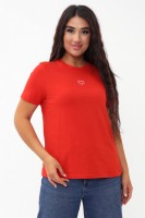 Женская футболка ФС001: Цвет: https://www.natali-trikotazh.ru/product/zhenskaya-futbolka-fs001
Яркая футболка украшена вышивкой в виде сердечка. Удобная и практичная.