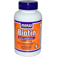 Биотин: http://ru.iherb.com/Now-Foods-Biotin-5-000-mcg-120-Vcaps/3319

Биотин – это вещество, которое улучшает состояние кожи, ногтей и волос. Биотин содержит водорастворимую форму витамина группы B, при помощи которого организм быстрее перерабатывает белки, жиры и углеводы в энергию, которая так необходима для нормальной жизнедеятельности.

Особенно большое значение имеет витамин B для кожи. Он выполняет защитную функцию, оберегая кожу от вредных воздействий окружающей среды, предотвращает появление себорейного дерматита, препятствует пересушиванию кожи.

Еще одним компонентом биотина является сера. Это вещество после определенной химической реакции превращается в структурирующий компонент коллагена. Таким образом, биотин не только помогает поддерживать кожу здоровой. Он также укрепляет волосы, а ногти делает более прозрачными и эластичными.

Препараты биотина назначаются при повреждениях волос (ломкость, сухость, седина, секущиеся, слишком жирные или слишком сухие волосы). Также эти препараты показаны при заболеваниях кожи (шелушение и сухость, дерматит, жирная себорея, перхоть) и ногтей (медленный рост, ломкость, расслаивание, нарушение структуры ногтей).